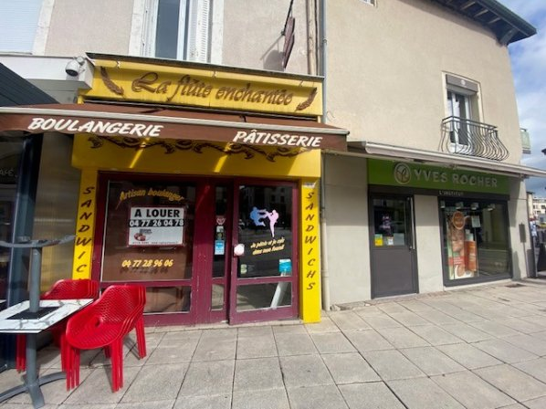 FEURS- Local commercial 140 m²