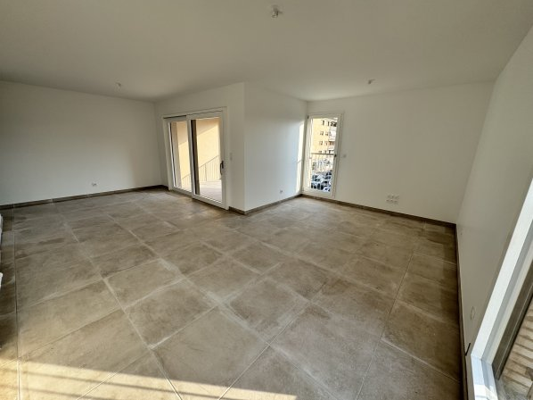 FEURS-Appartement T3 avec terrasse