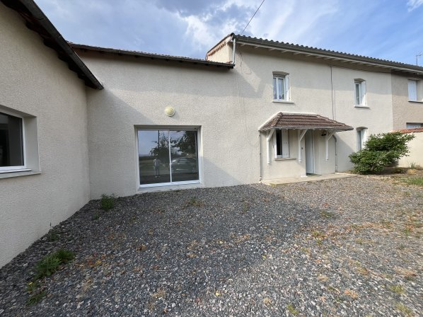 A CHALAIN D'UZORE, maison non meublée T4 d'une...