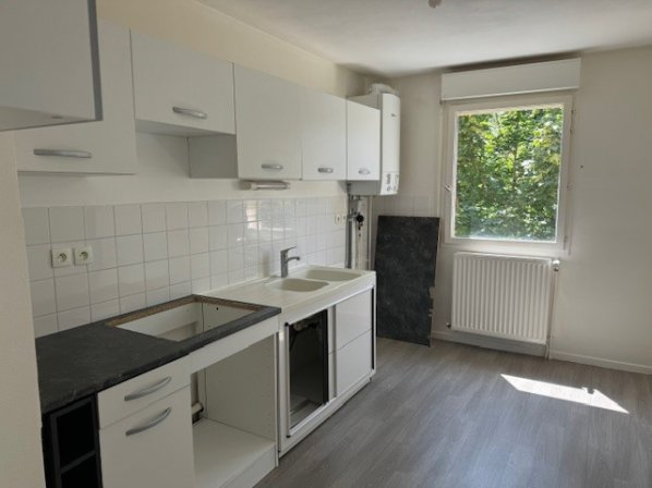 FEURS- Appartement T4 duplex