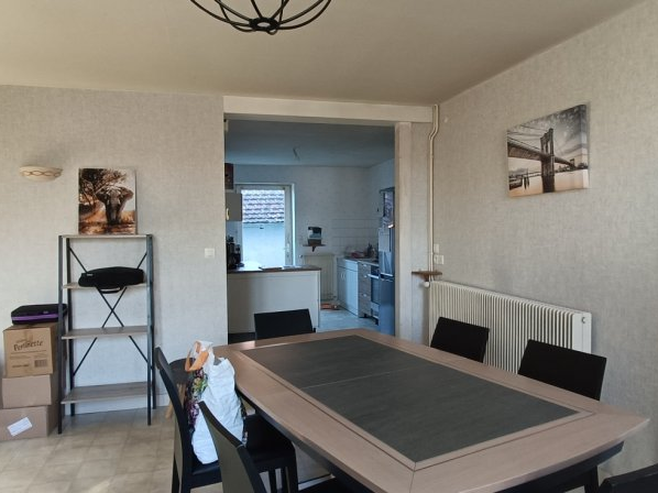 A CHAMBOST-LOGESSAIGNE, maison de village T3...