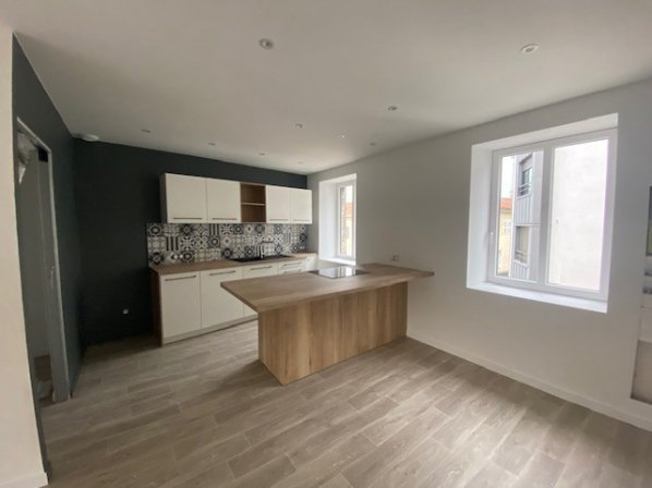 À Feurs – Appartement T4 en duplex inversé,...