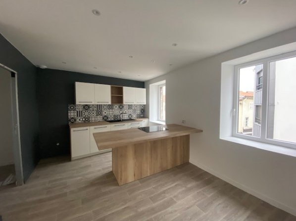 FEURS- Appartement T4