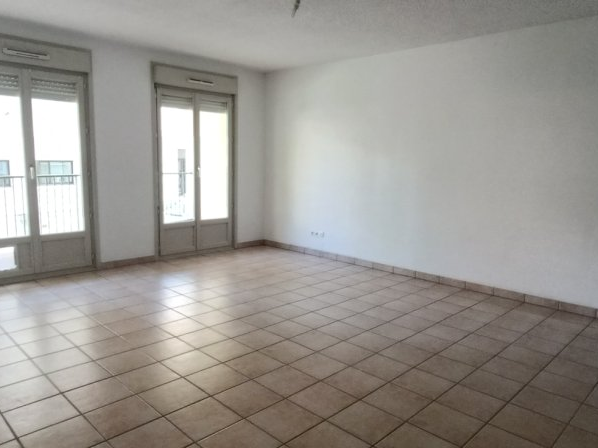 FEURS- Appartement T3 avec garage