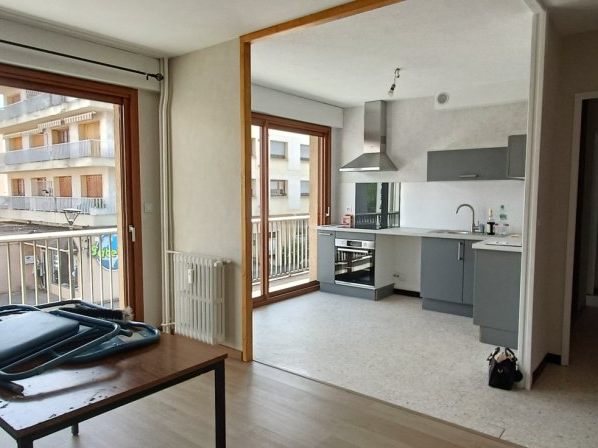 FEURS- Appartement T2 avec balcon